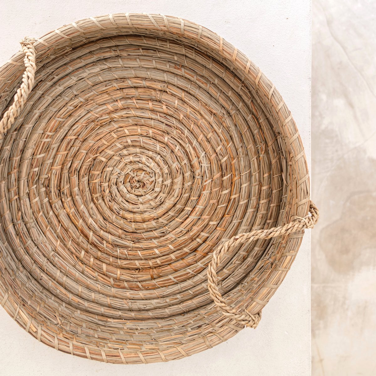 Rund bakke af søgræs PINTU – naturlig beige
