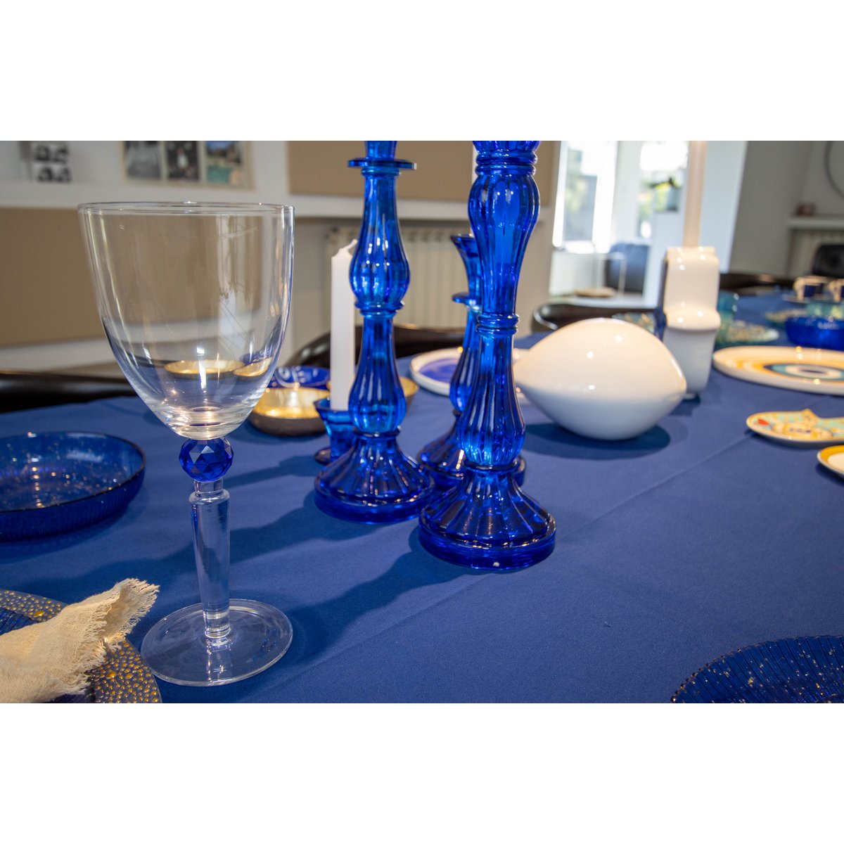 Glass wine glasses with blue diamond foot - set of 4