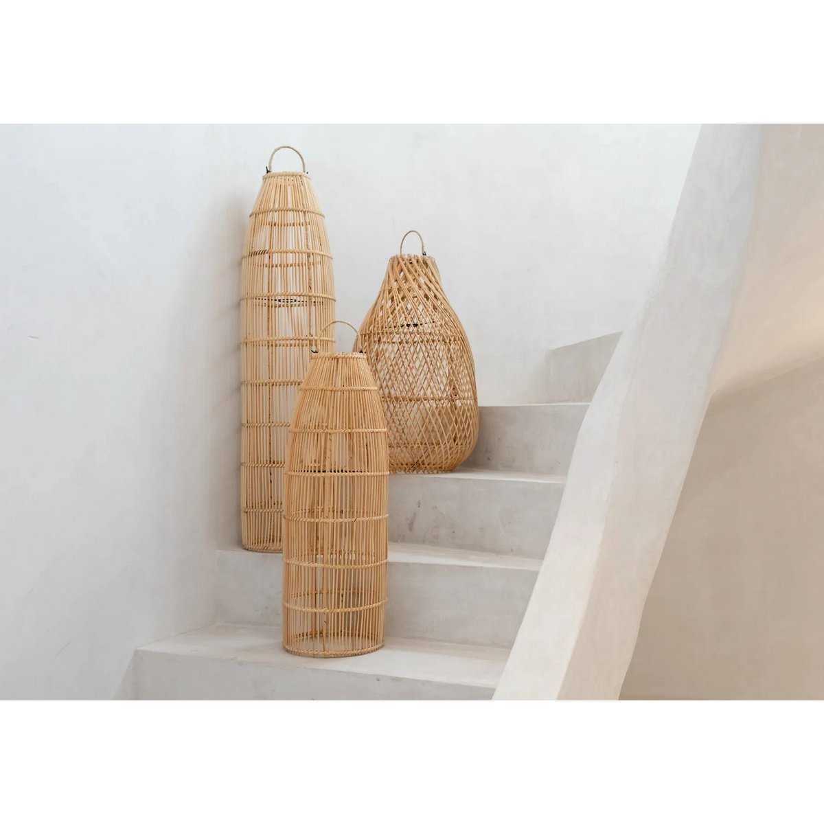 Rattan-Pendelleuchte 90 cm – hohe Fischreusen-Silhouette