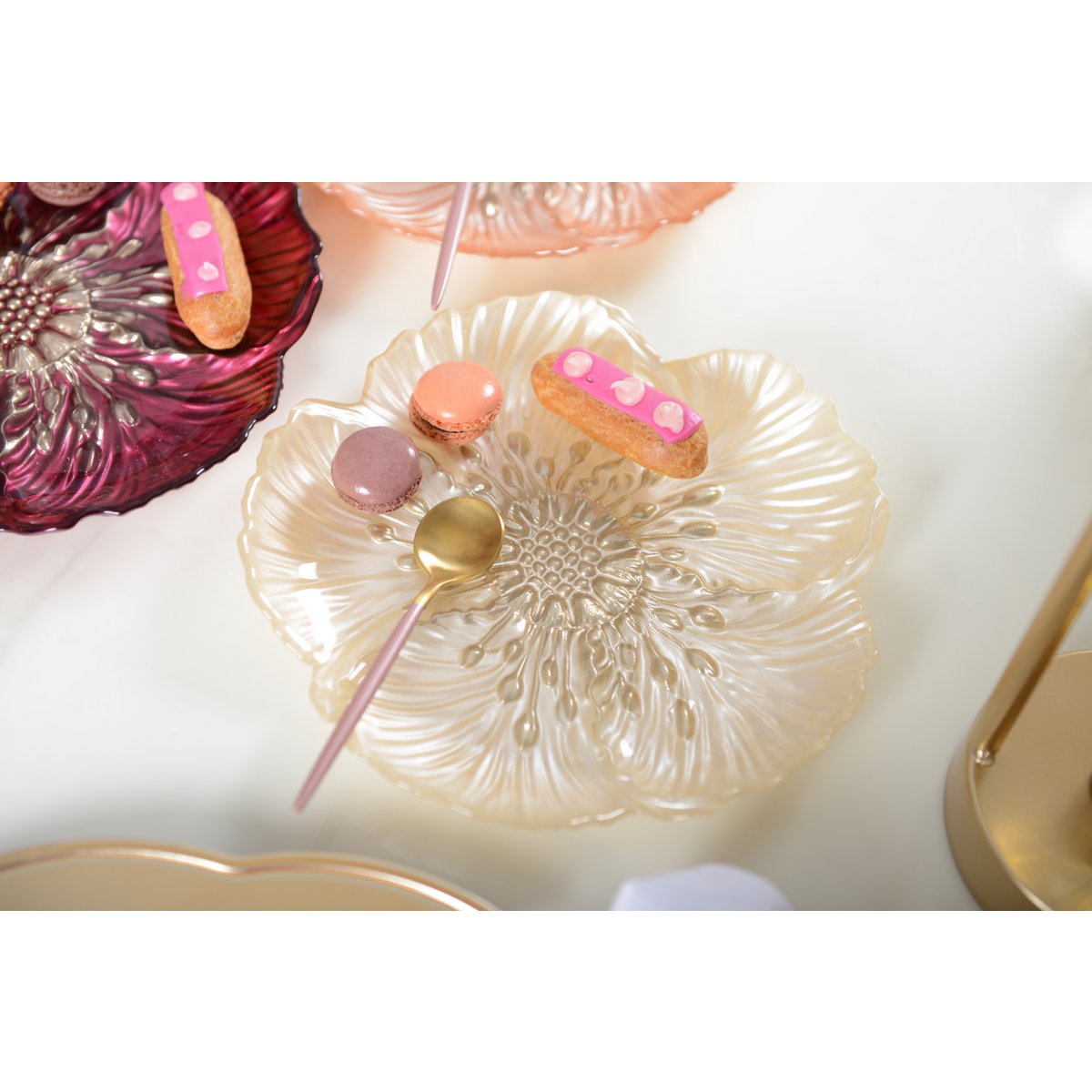 Glas blomster desserttallerken, vanilje & guld - 21 cm