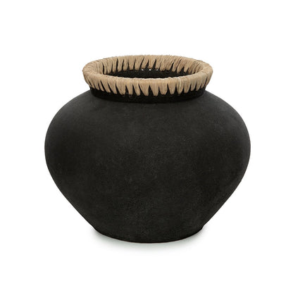 Terrakottavase med raffia, høj - 27 cm