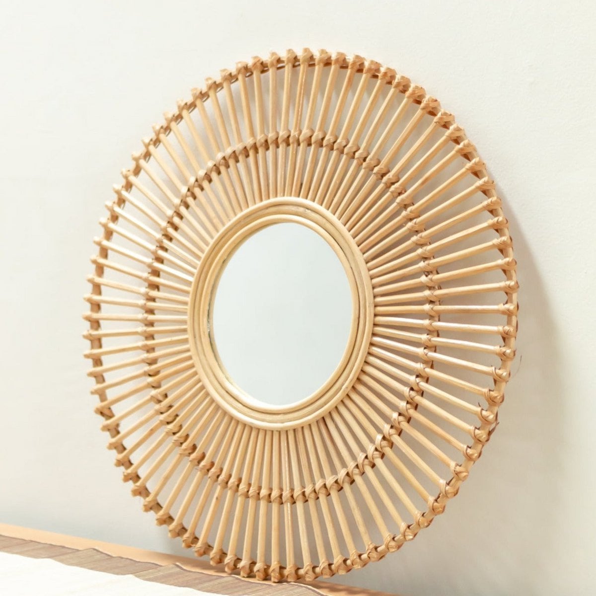 Rundt vægspejl i rattan 58 cm BUMI – håndlavet