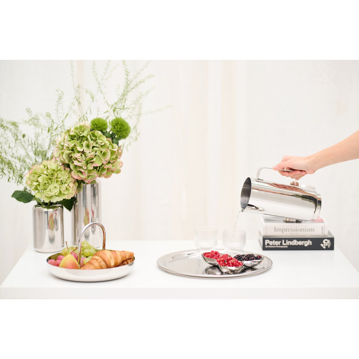 Stainless steel serving tray, hammered 34 cm
