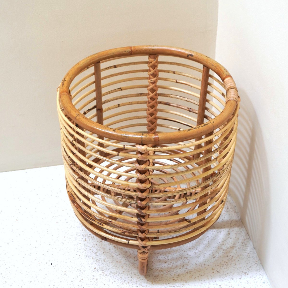 Rattan plantestativ MALANG 35 cm – beige flettet holder