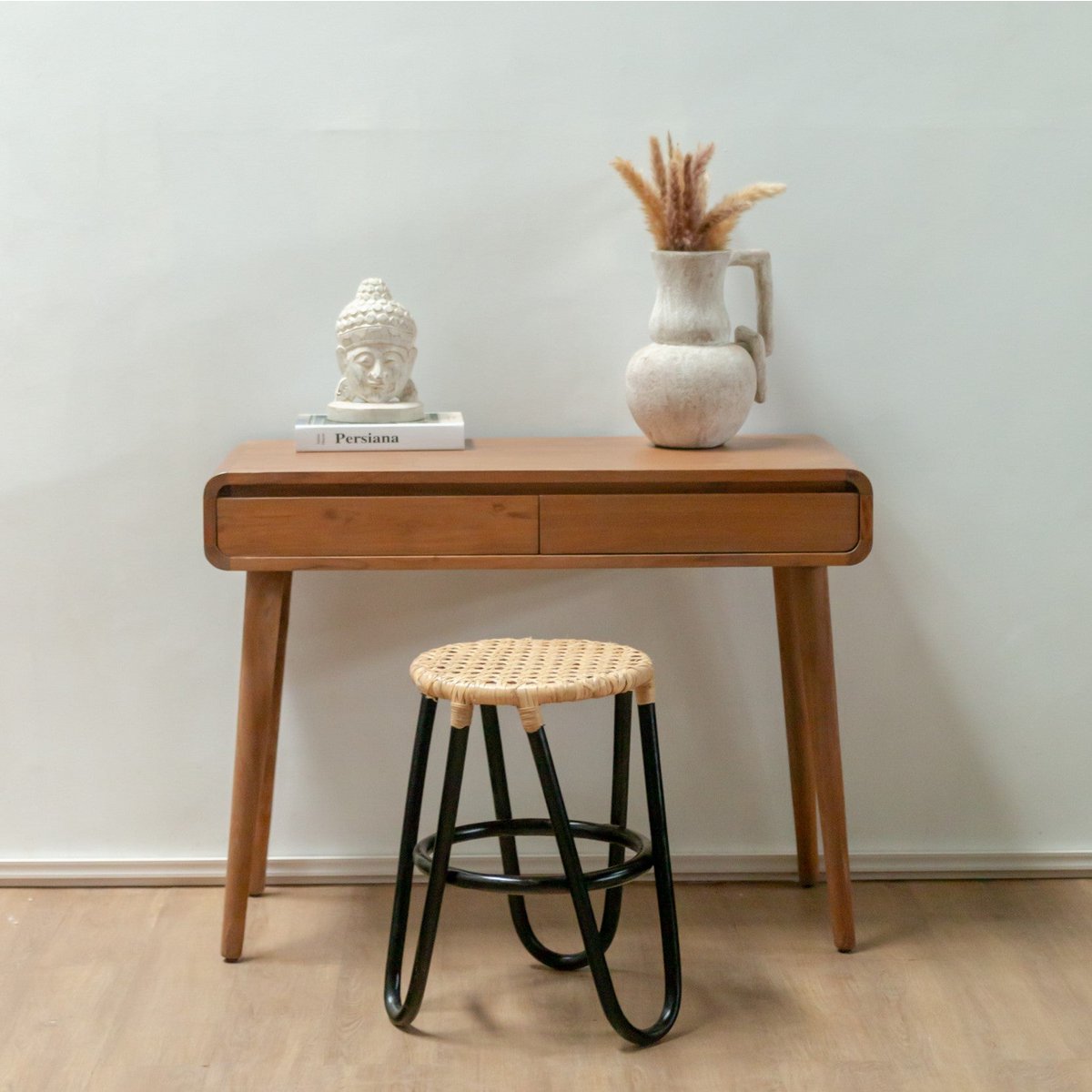 Rattan skammel KOLAKA sort Ø35 cm - trebenet flettet sæde