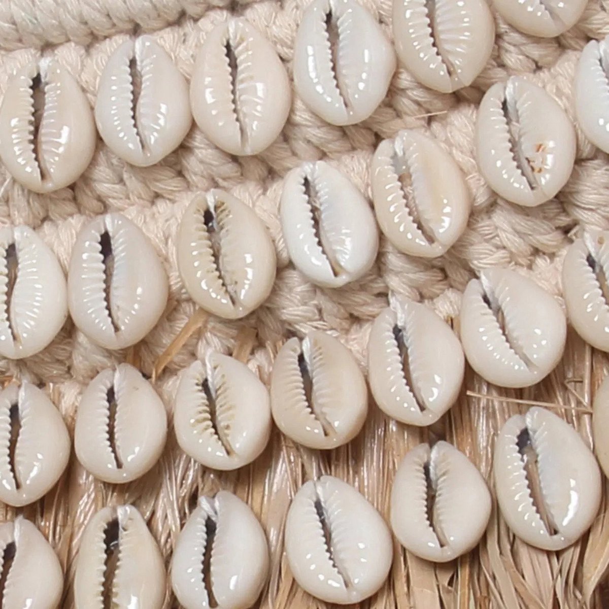 Raffia cowrie wall mirror, 75 cm – beige and brown