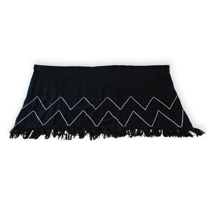 Handwoven cotton throw LINGGAH – 140 × 200 cm, black & white
