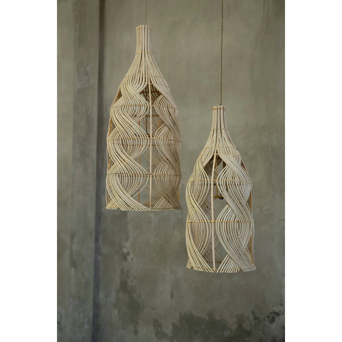 Großer Rattan-Hängeleuchtenschirm 30 × 70 cm – Flaschen-Silhouette