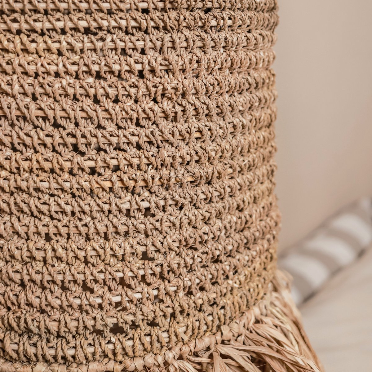 Pendelskærm i raffia og rattan KAWAH – 25 cm, 50 cm høj