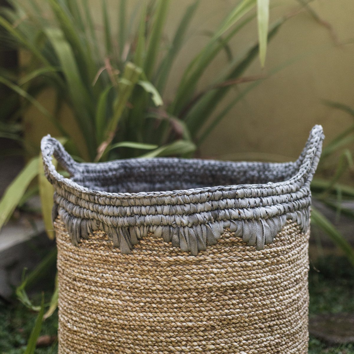 Seegras-Wäschekorb NIAS M – 35 × 40 cm, Beige & Blau