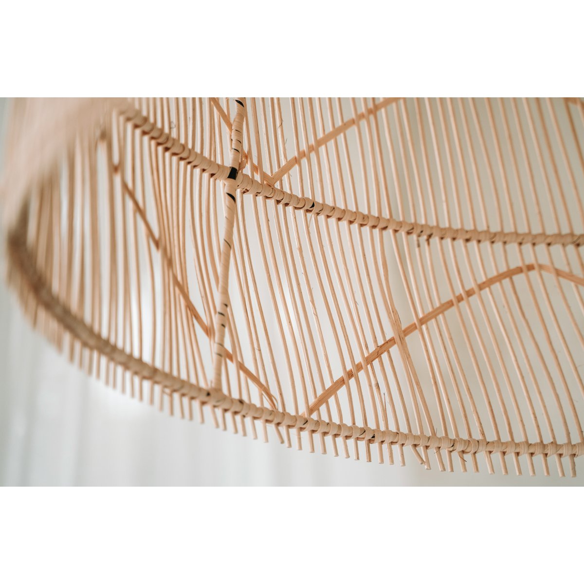 Rattan pendant light with twister weave - M