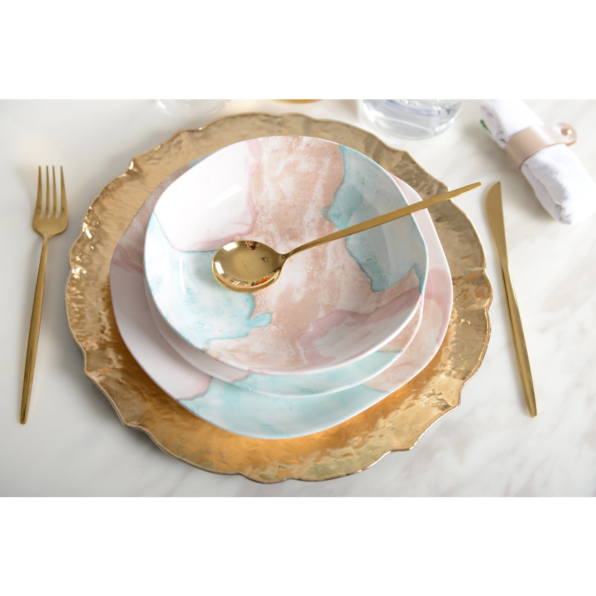 Porcelain deep plate with marble glaze - Treasure Mine