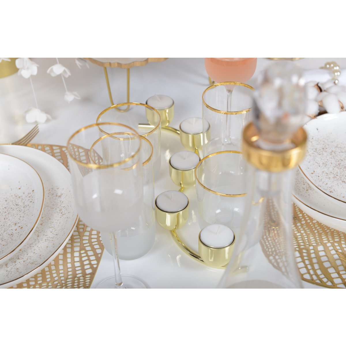 Gold twisted metal candelabra - 33.5cm