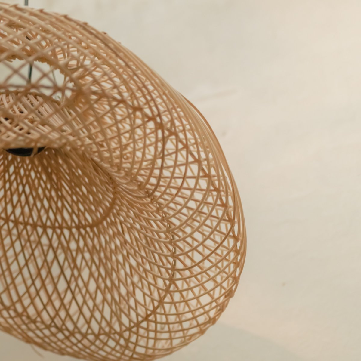Rattan ovaler Lampenschirm 40×35 cm – PADMA, handgefertigt