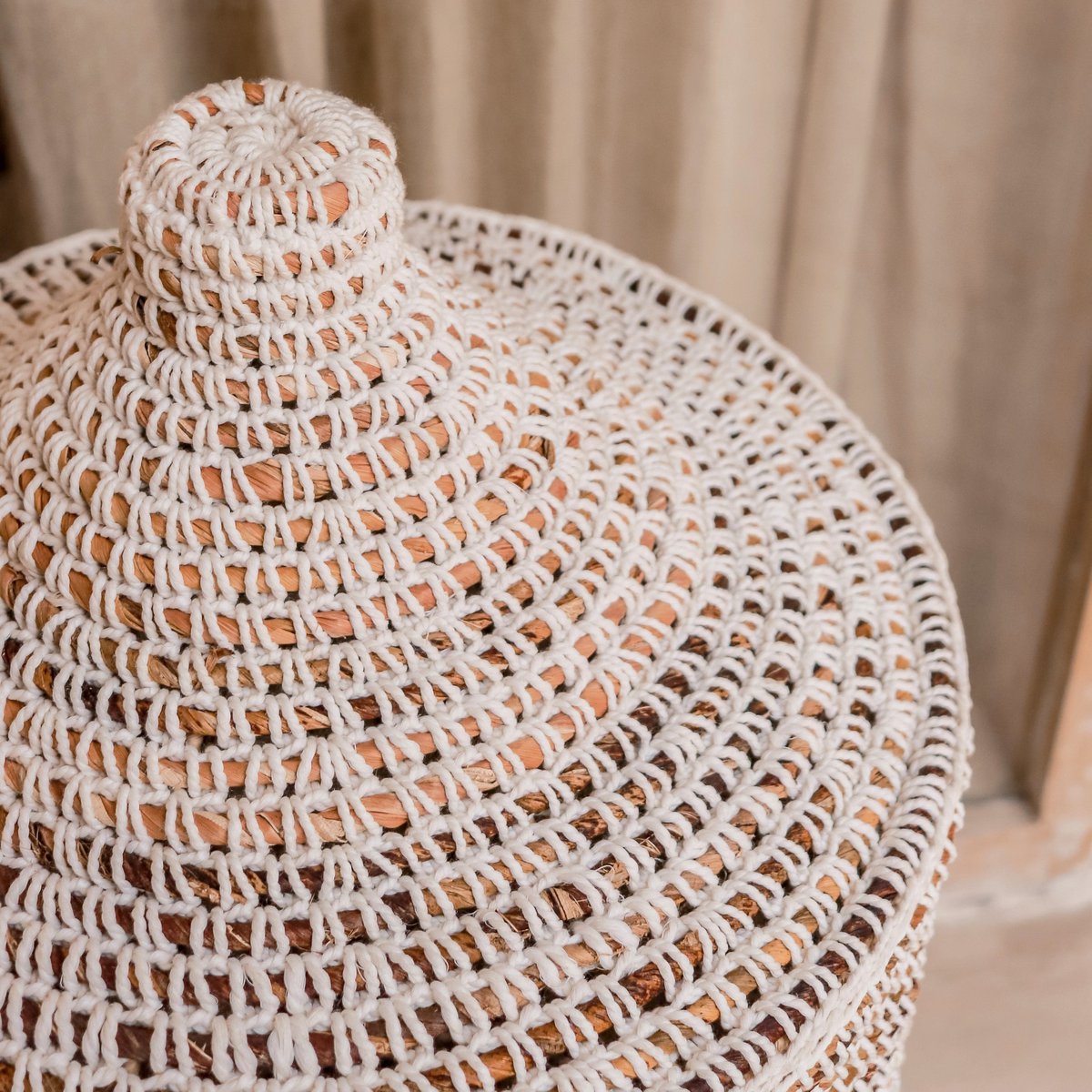 Banana fibre laundry basket with lid KAJA - 40 cm diameter