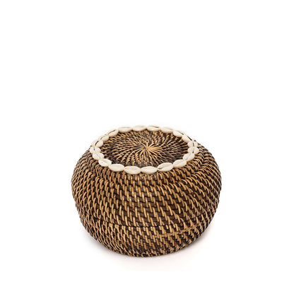 Rattan basket with cowrie shells - S, 23 cm