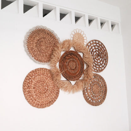 Sæt med 6 vægdekorationer i blandet vævet materiale – rattan, raffia og søgræs