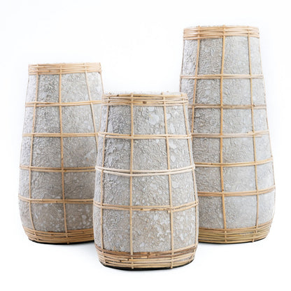 Terracotta vase med raffia-detalje - L