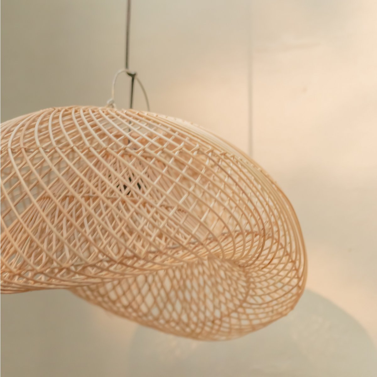 Rattan ovaler Lampenschirm 40×35 cm – PADMA, handgefertigt