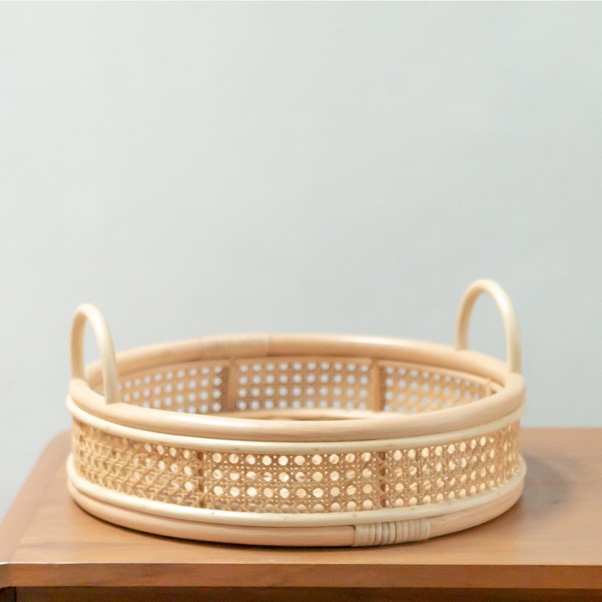 Round rattan tray NEIRA Ø 40 cm - geometric beige