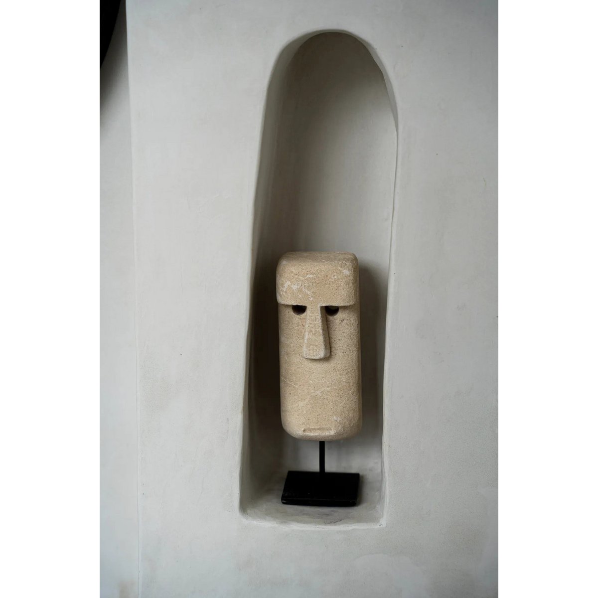 Sumba-Stein Nr. 20 auf Ständer – 19 cm