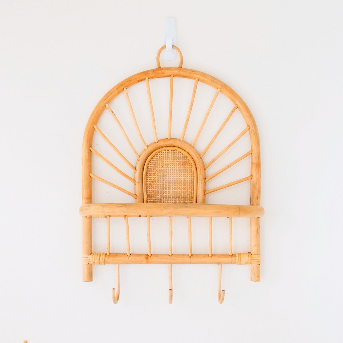 Rattan wall shelf 41×53 cm – handmade in Indonesia