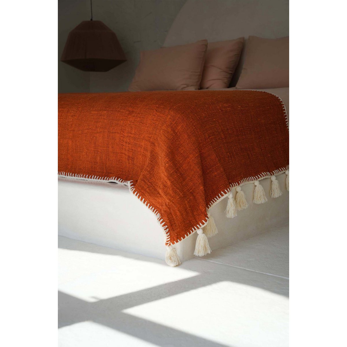 Baumwoll-Tagesdecke, 246×126 cm – Stickerei Terrakotta