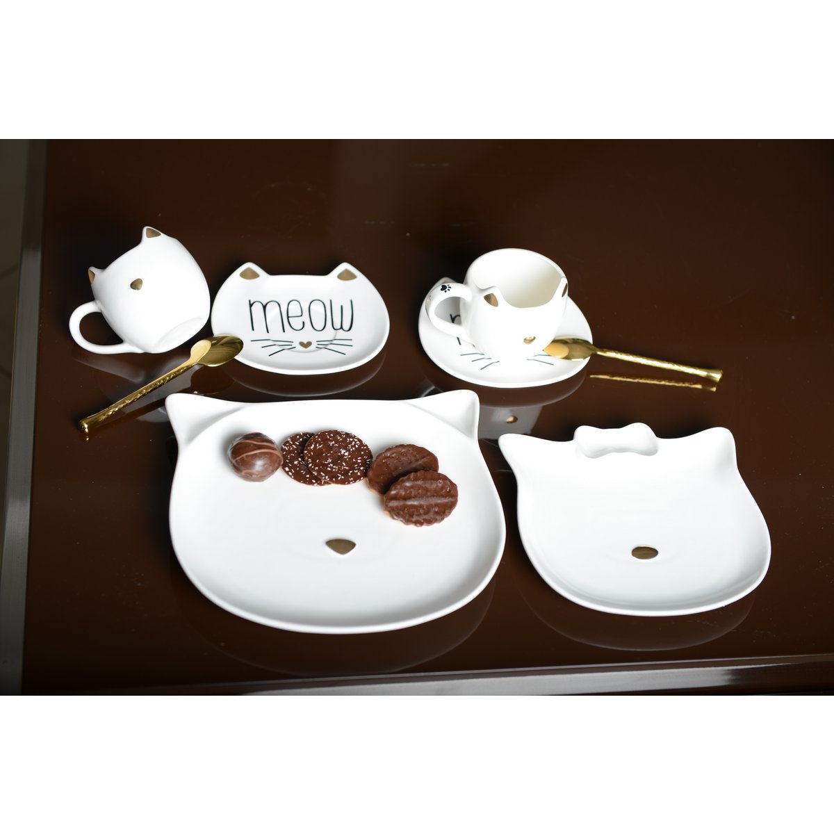 Ceramic cat dessert plate with gold nose 18cm