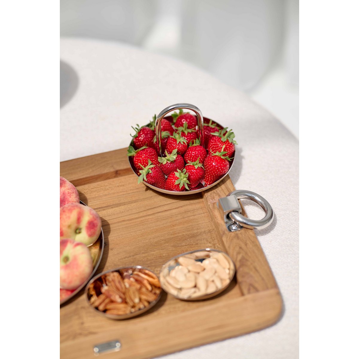 Wood and steel serving tray Osgard, 45 × 35 cm – teak finish