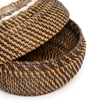 Rattan basket with cowrie shells - S, 23 cm