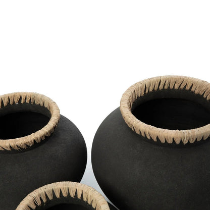 Terrakottavase med raffia, høj - 27 cm
