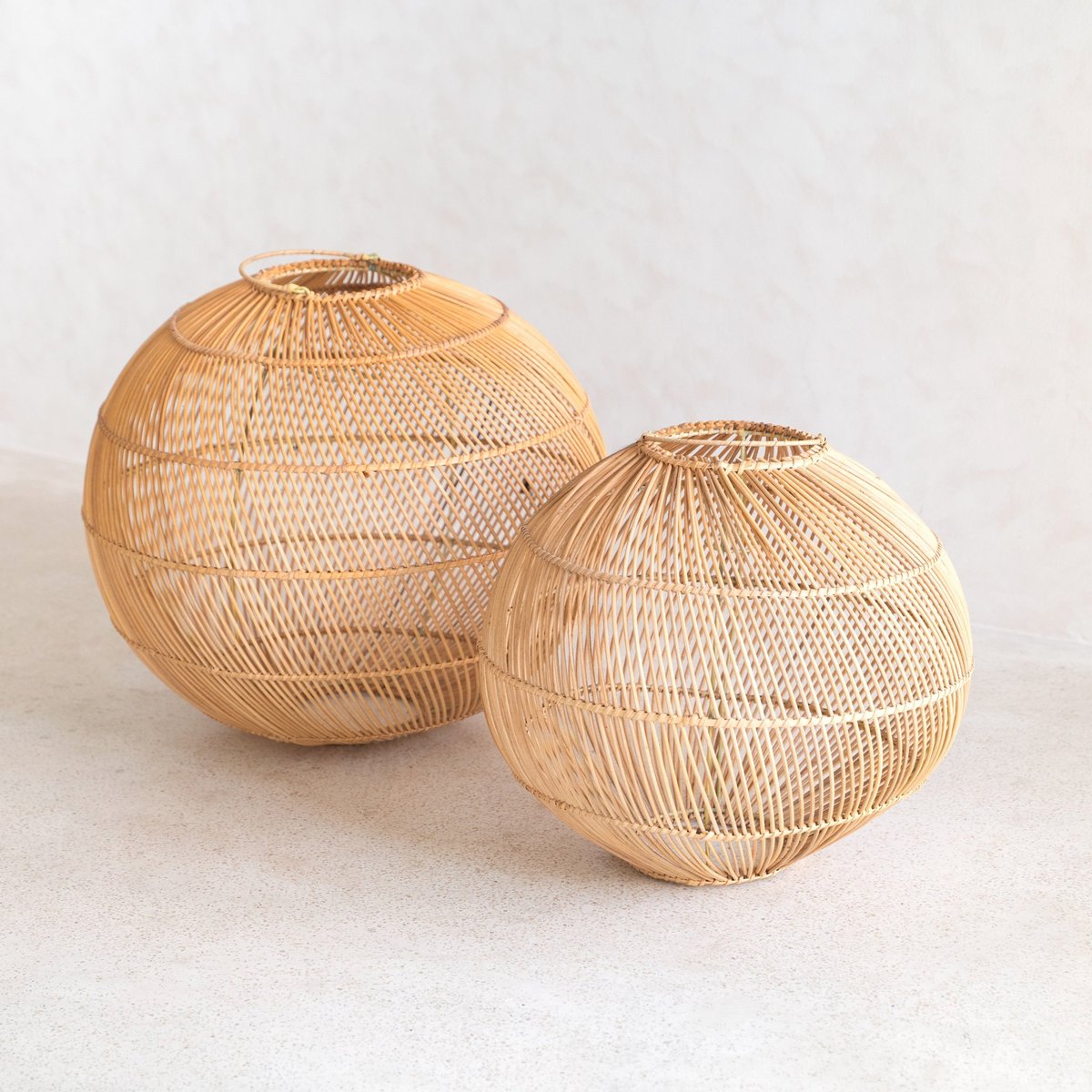 Runder Rattan-Lampenschirm KENCANA 40 cm – hergestellt in Indonesien