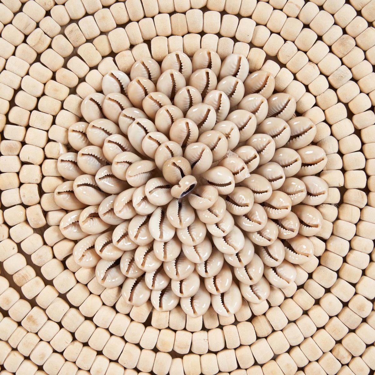 Shell standing decoration 30 × 40 cm – floral, beige & white