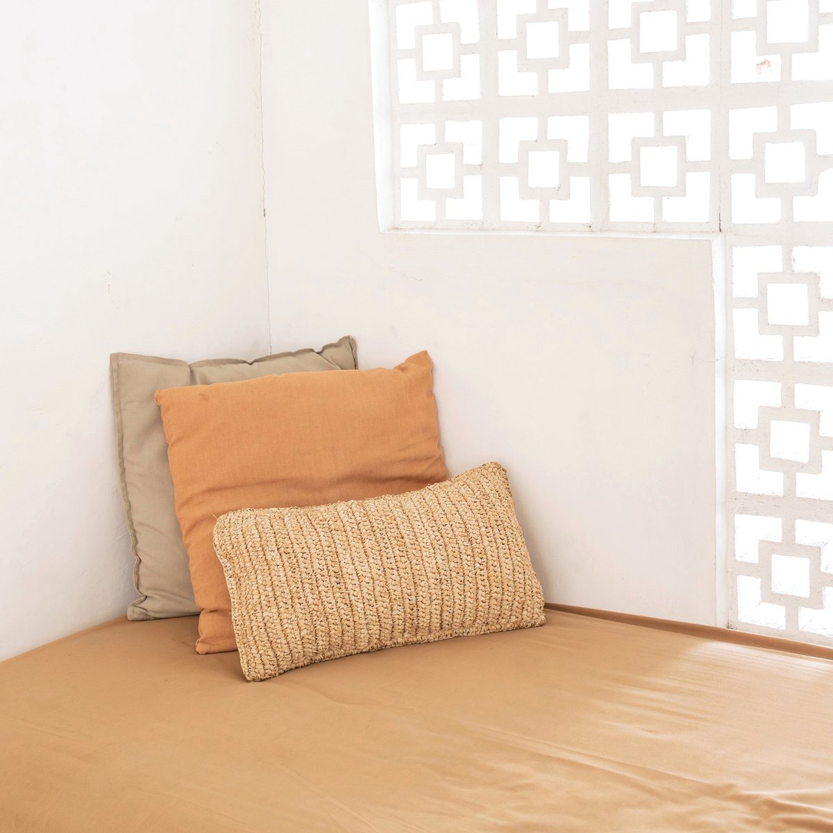 Raffia & cotton cushion 50×30 cm – plain beige