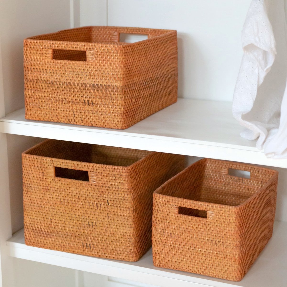 Håndvævet reolkurv i rattan Warsa M – 38 × 23 × 28 cm