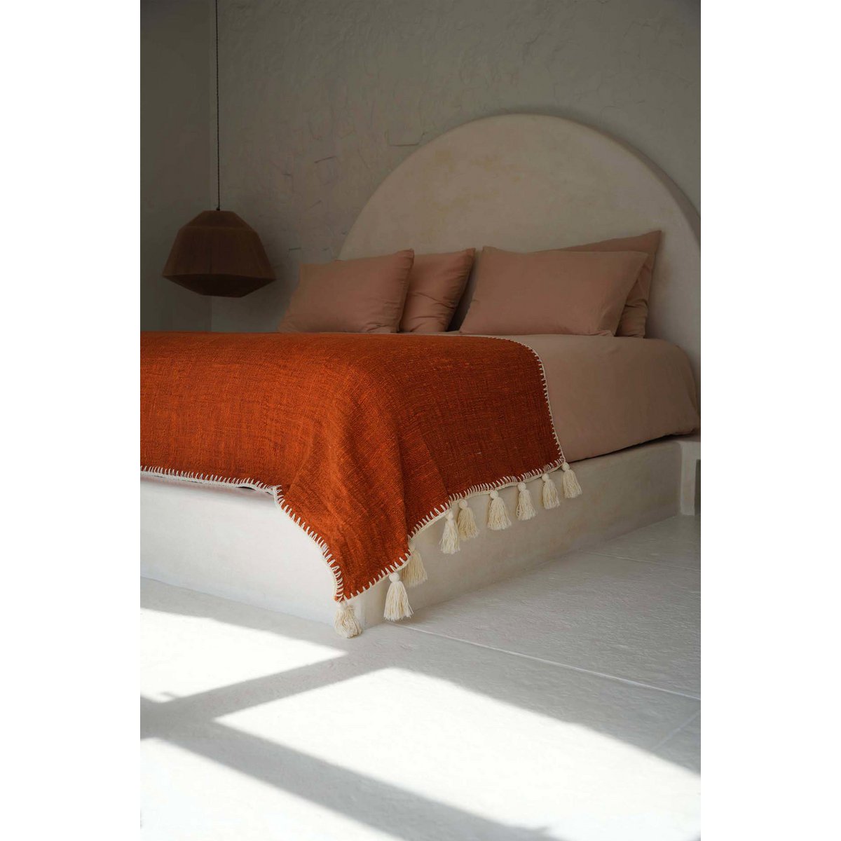 Baumwoll-Tagesdecke, 246×126 cm – Stickerei Terrakotta