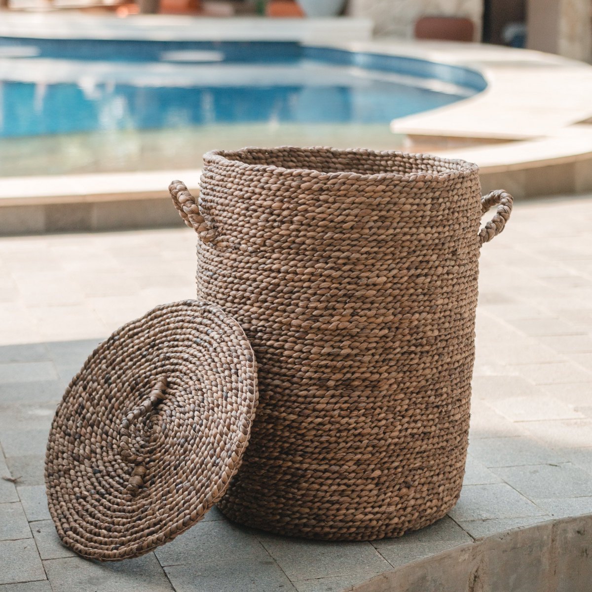 Water hyacinth laundry basket IKAT 32 cm - lid & handles, size M