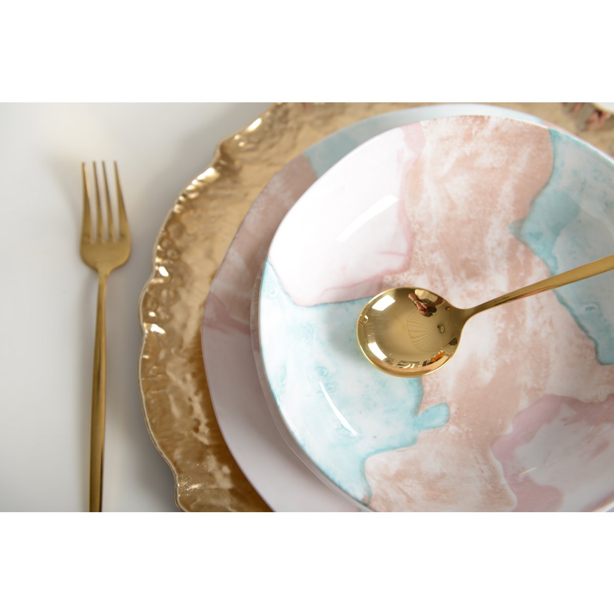 Porcelain deep plate with marble glaze - Treasure Mine