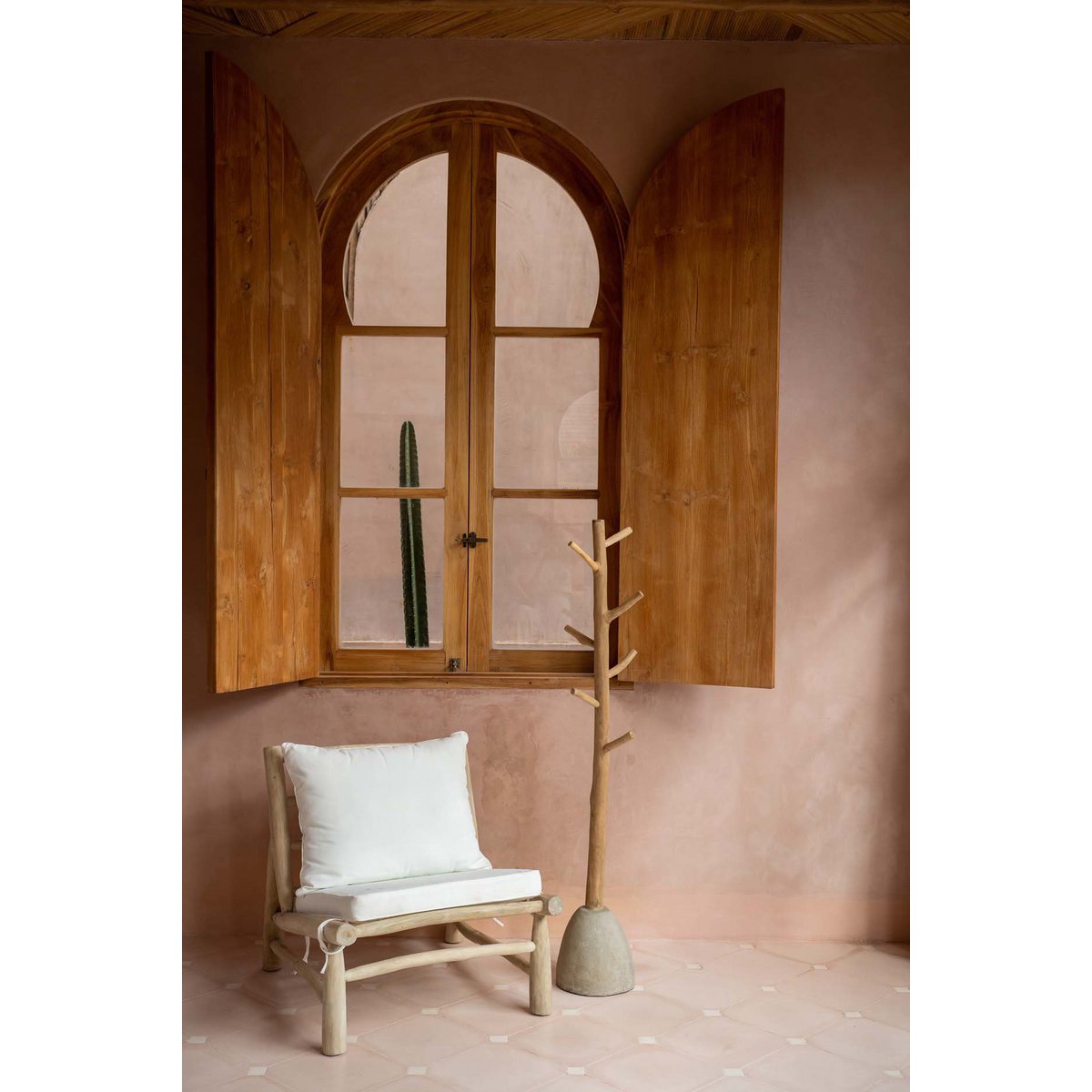 Teak wood coat hanger, natural