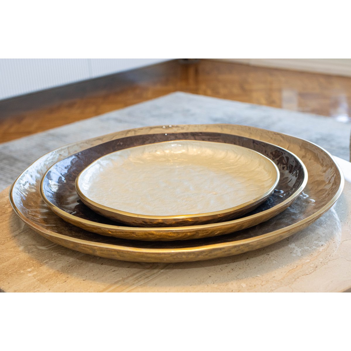 Dekorationsbakke i aluminium, brun, rund, 39 cm