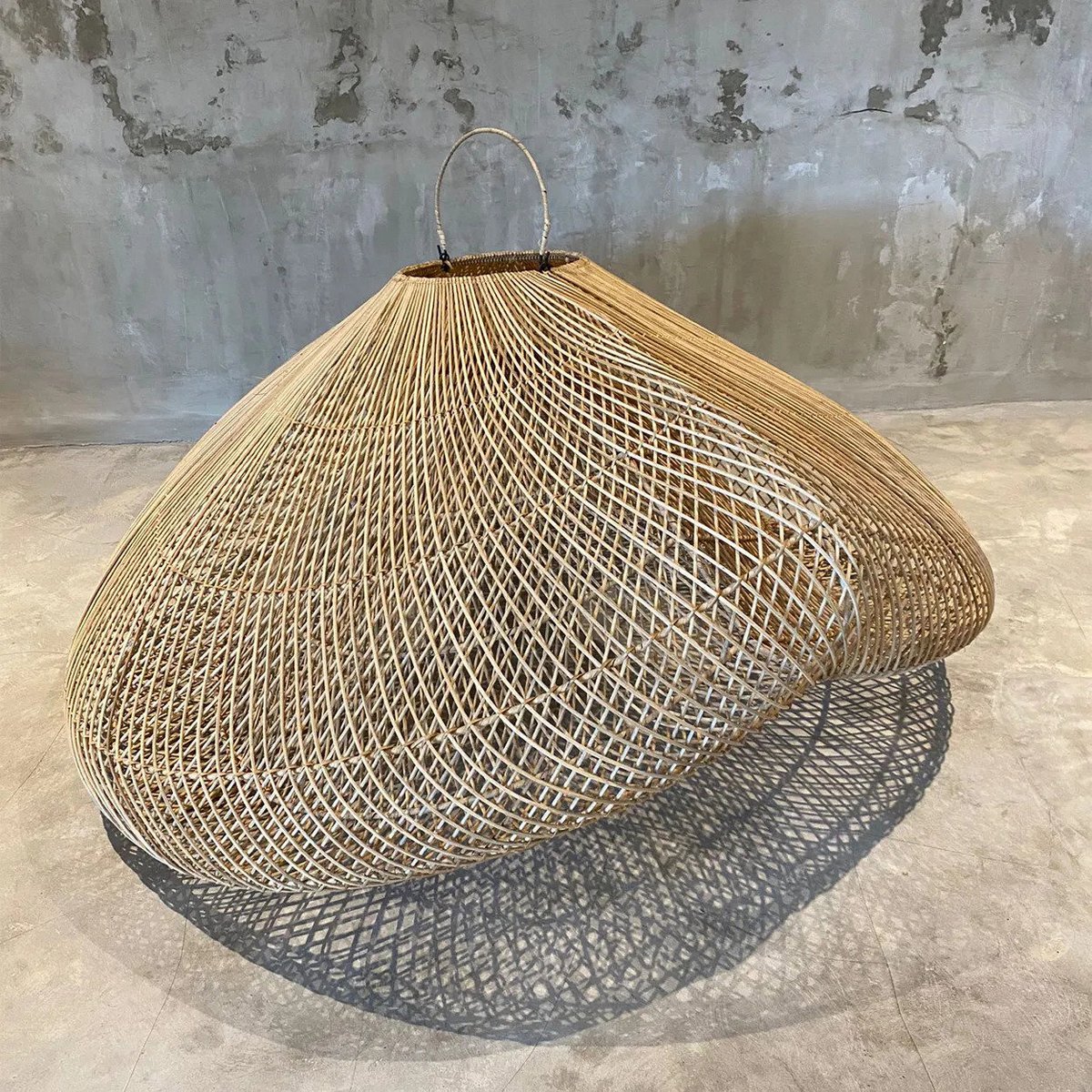 Oversized rattan cloud pendant 127 × 62 cm – handwoven