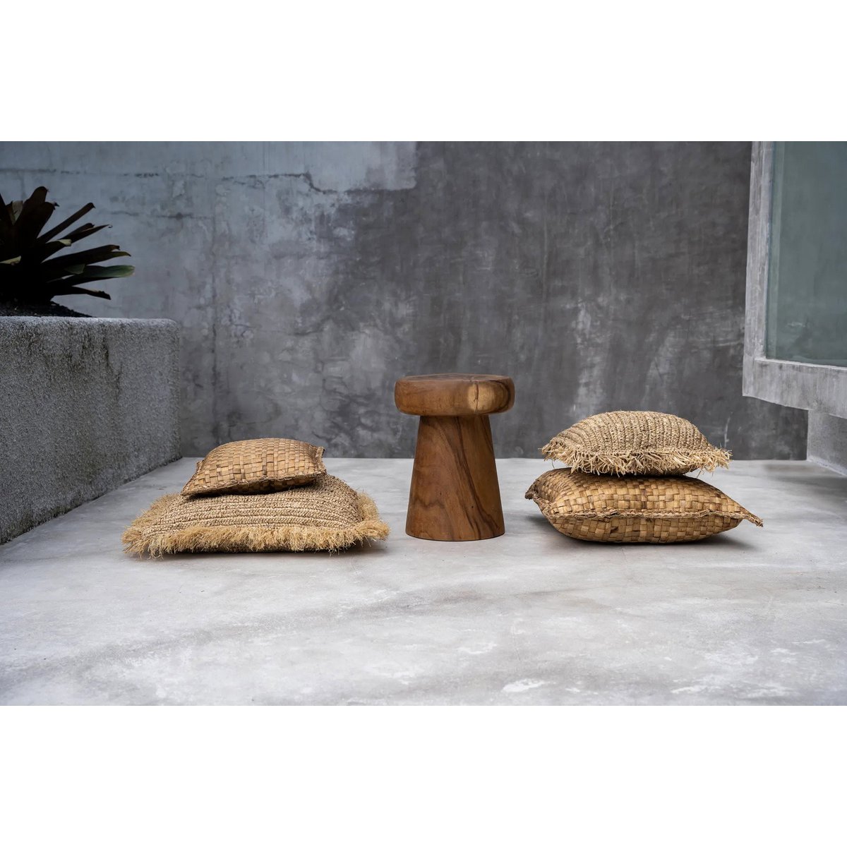 Kissenbezug aus Raffia 60×60 – handgewebt, naturbraun
