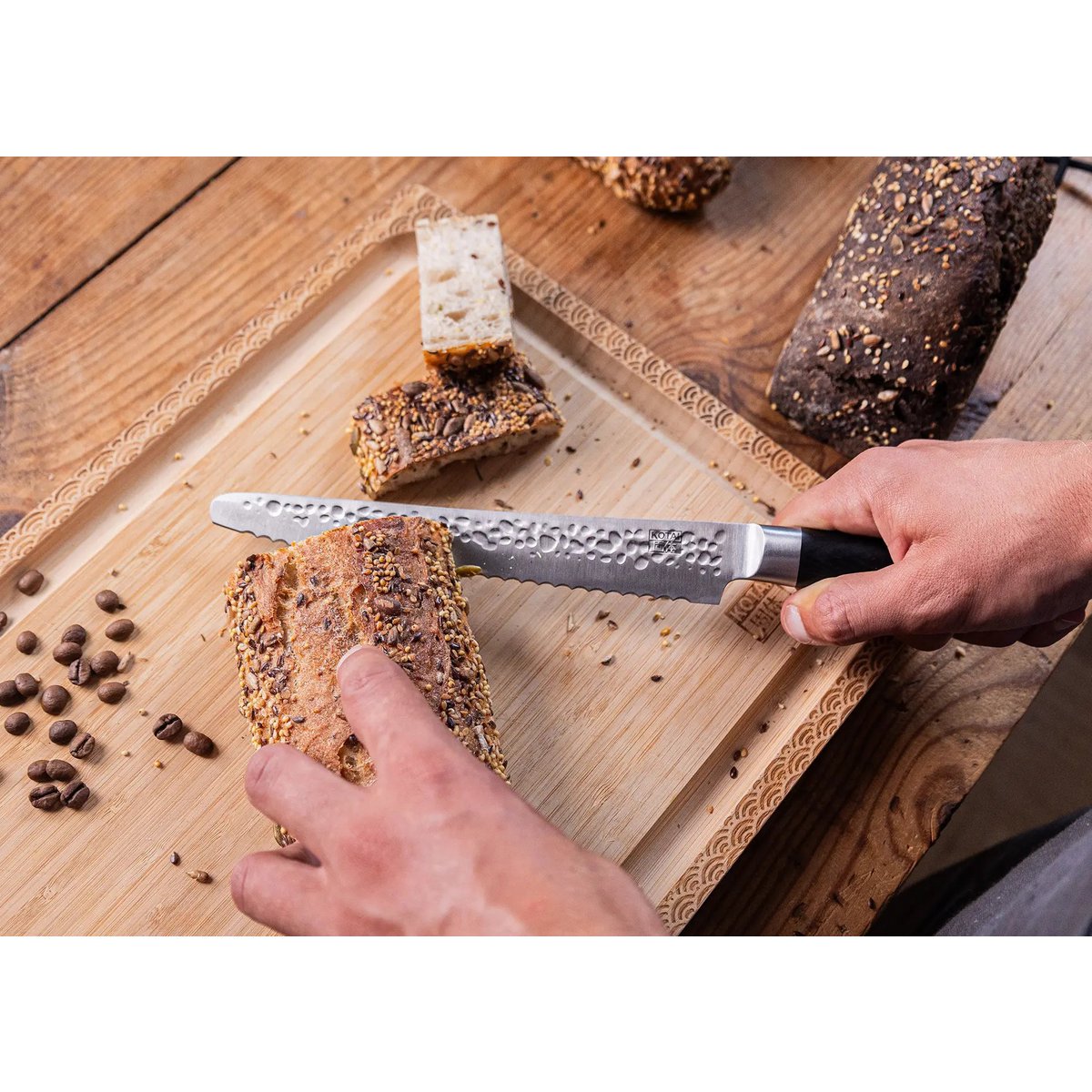 Edelstahl-Brotmesser mit Wellenschliff 200 mm – Pakkaholzgriff