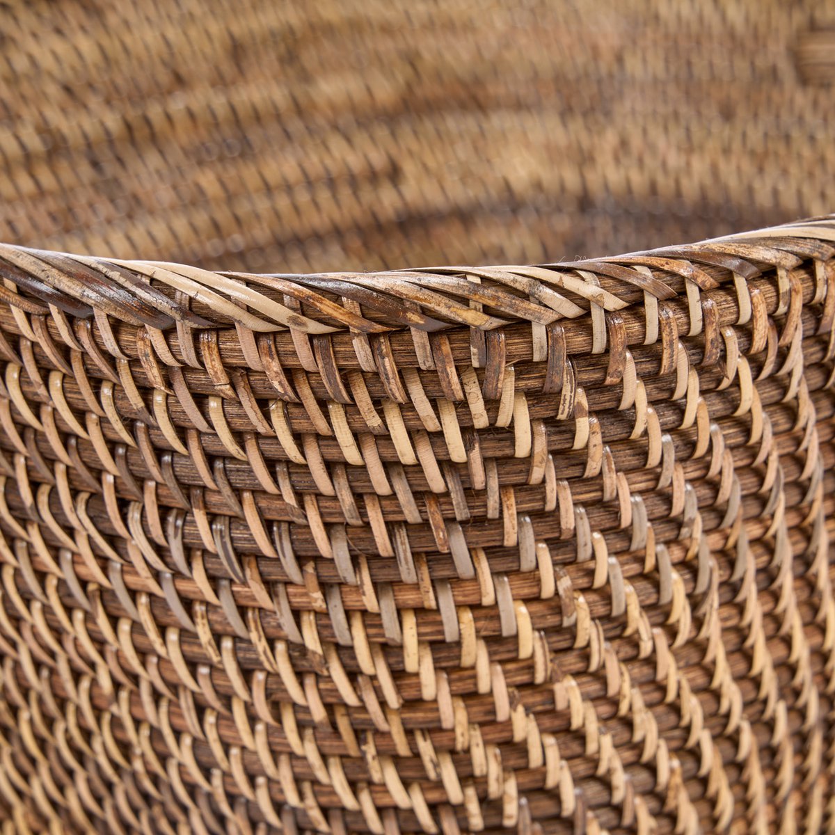 Rattan laundry basket, large – handwoven