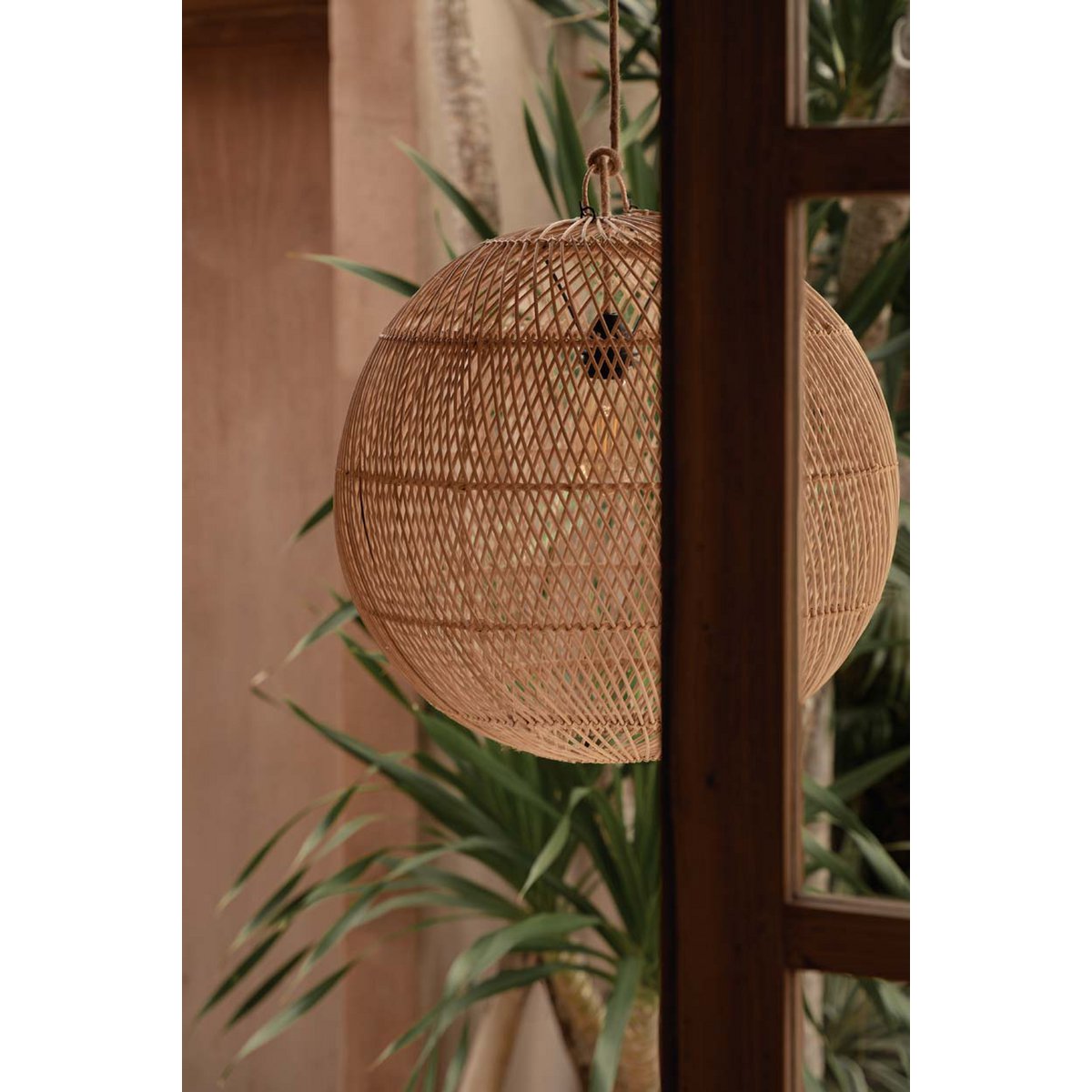 Handgewebter Rattan-Kugelpendelschirm 50 cm – natur, mittel