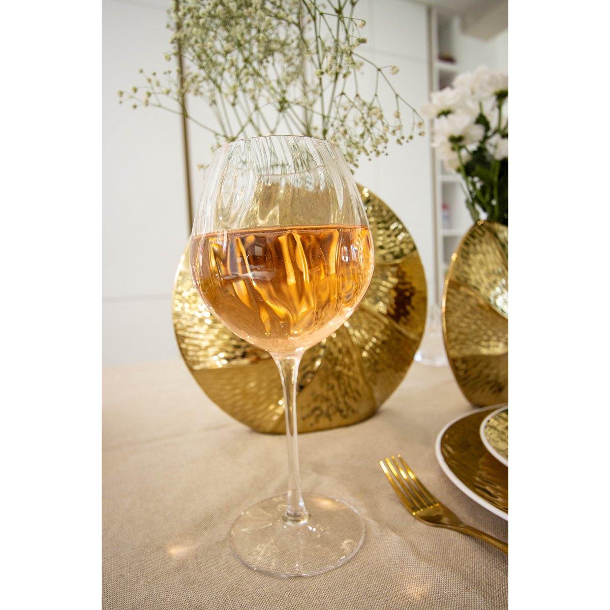Glass wine glasses with wave detail, set of 6