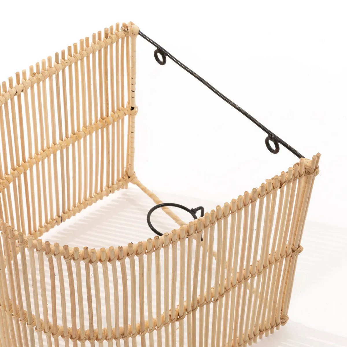 Væglampe af rattan 20×25 cm - halvcylinder, håndlavet