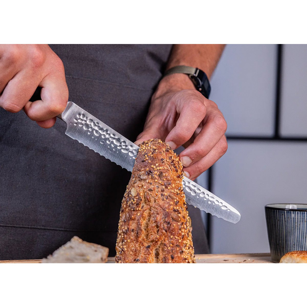 Edelstahl-Brotmesser mit Wellenschliff 200 mm – Pakkaholzgriff