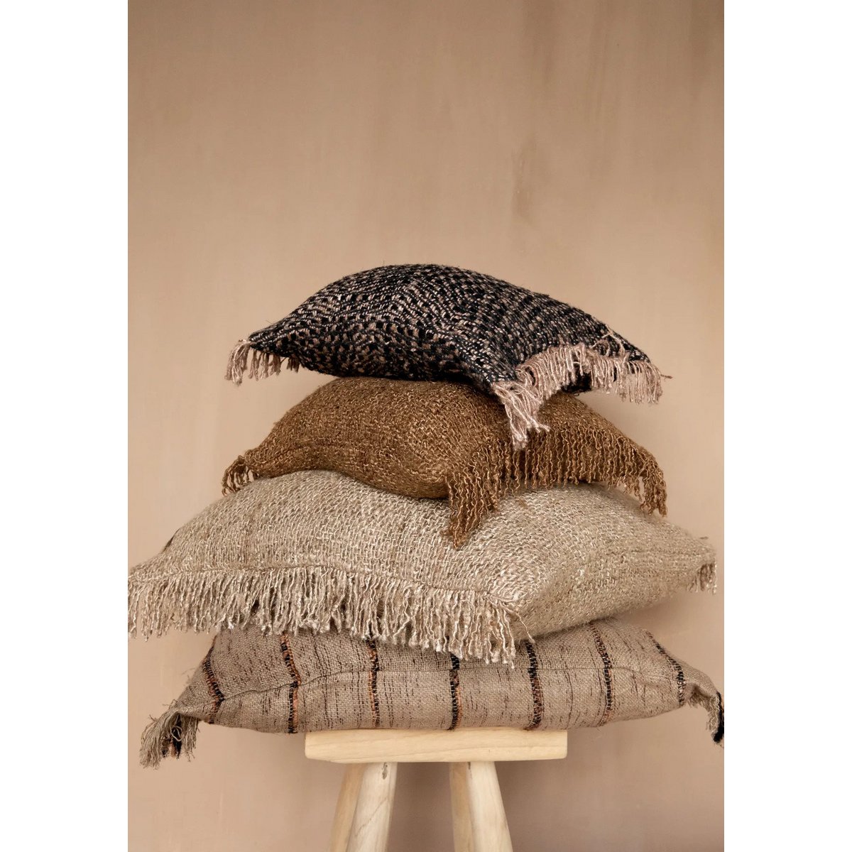 Håndfarvet bomuldspudebetræk 60×60 cm – ensfarvet beige