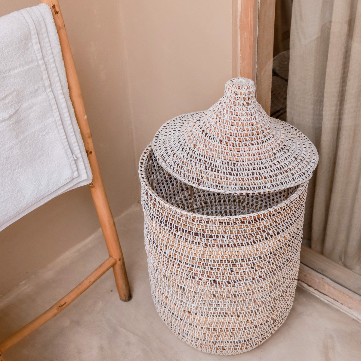 Banana fibre laundry basket with lid KAJA - 40 cm diameter